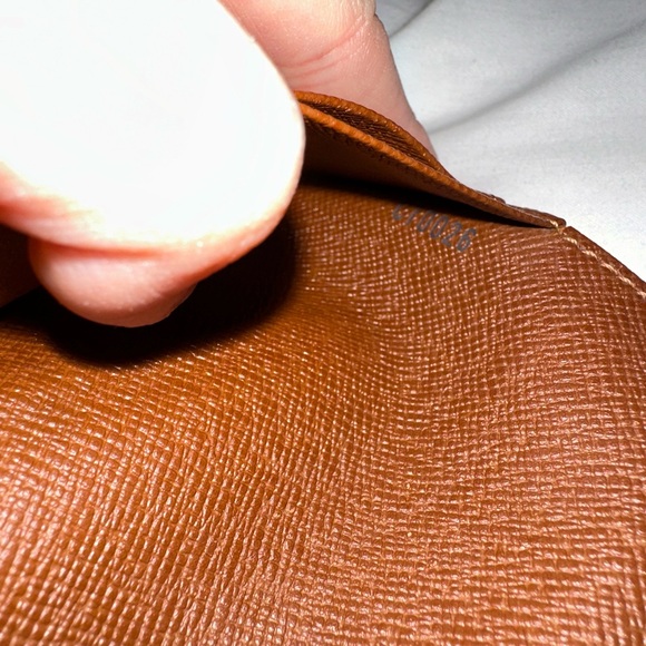 Louis Vuitton Wallet - Picture 11 of 12